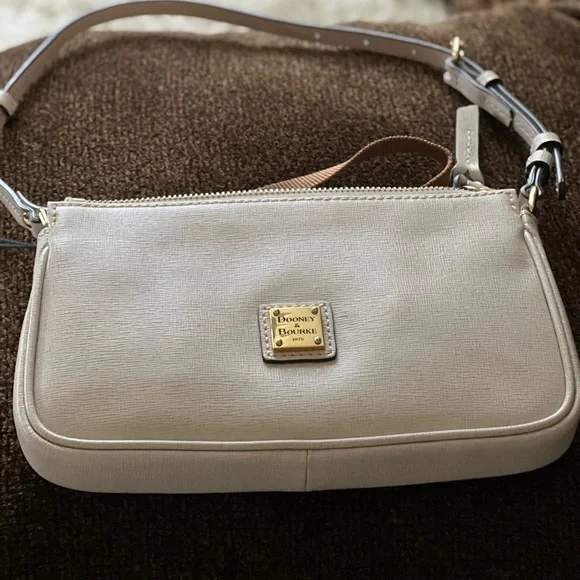 🔥🔥🔥 beautiful Dooney and Bourke bag beige/white color NWT